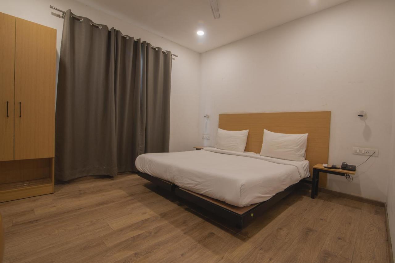 Hotel Kingston House Lucknow Bagian luar foto